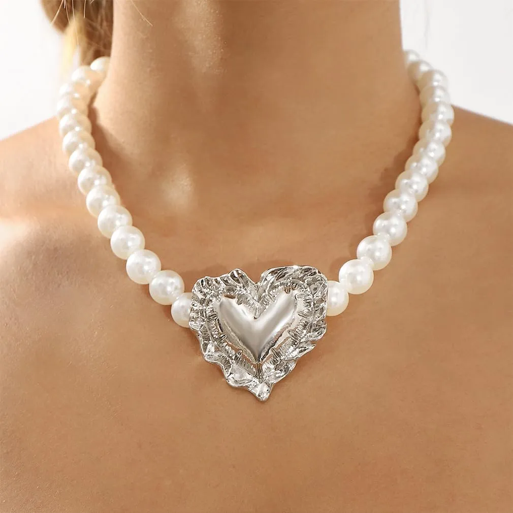 Chunky Y2k Pearls Heart Choker Necklace for Women Dainty Large Geometric Textured Love Shaped Statement Necklaces Fashion Pearl Beaded Jewelry Gifts