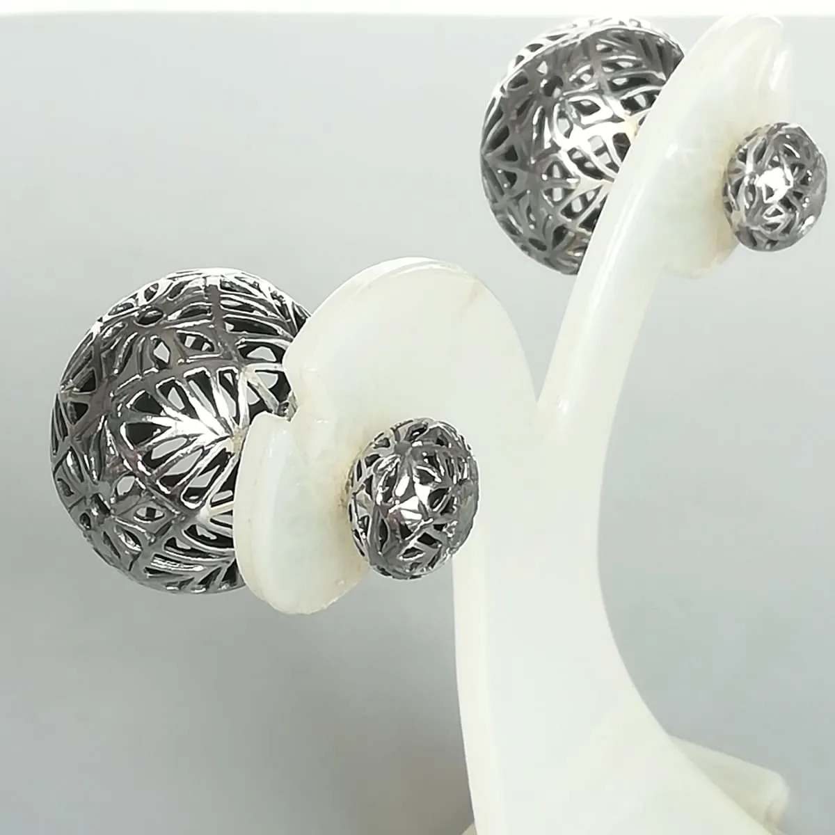 Double sided sterling silver ball studs | Filigree earrings  | Ball cartilage studs | Silver jewelry | Bohemian | E1114