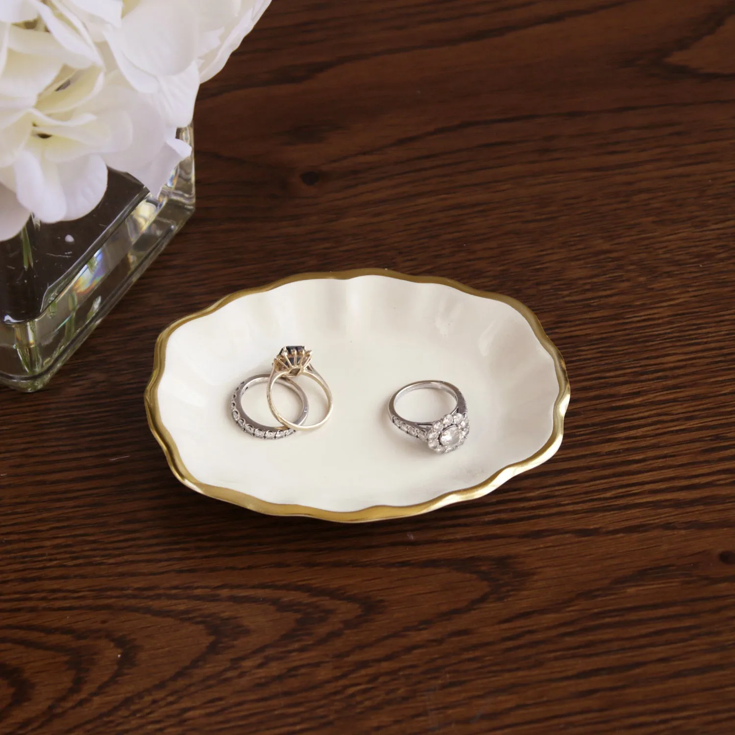 ENCANTO Ring Holder (Cream)