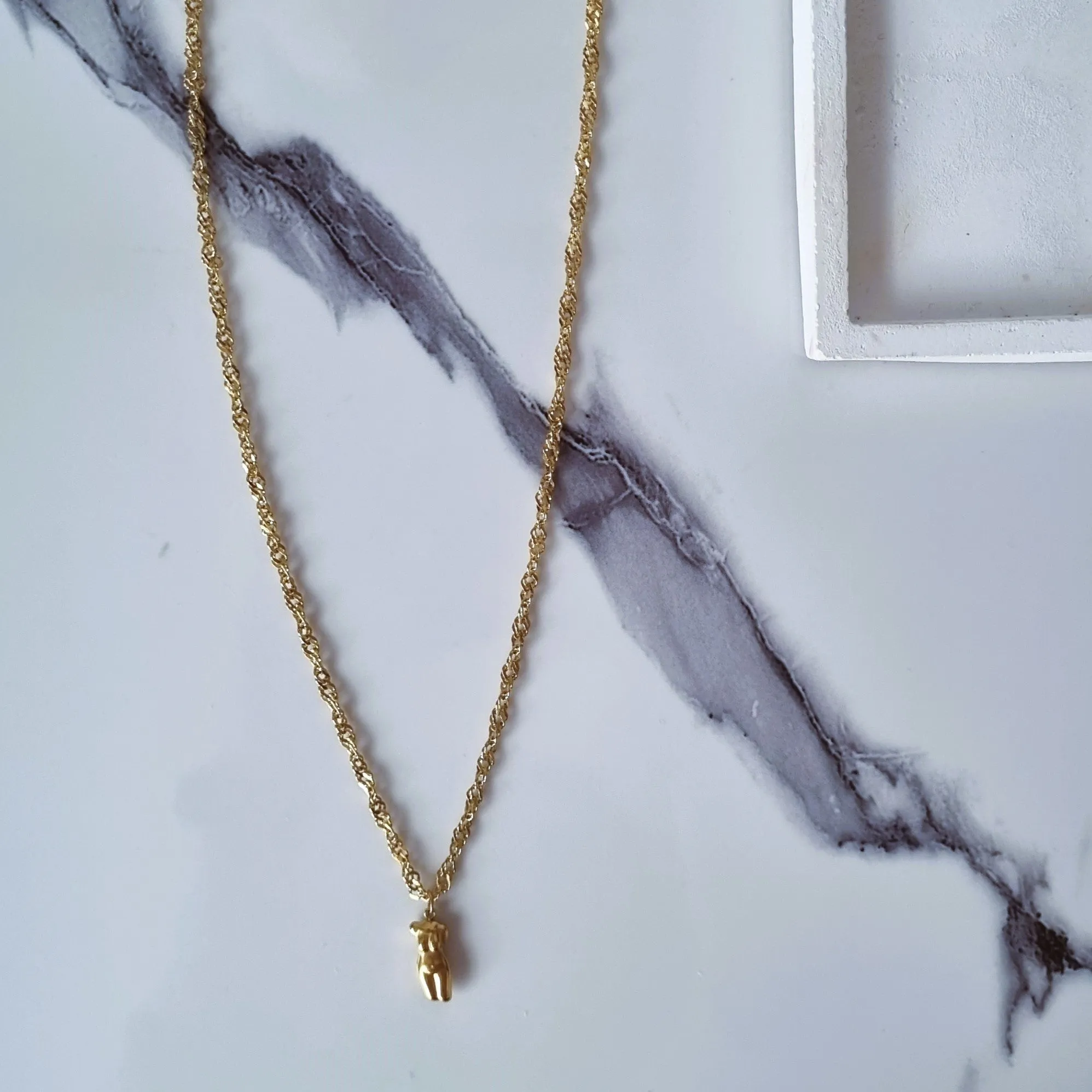 Gold body necklace