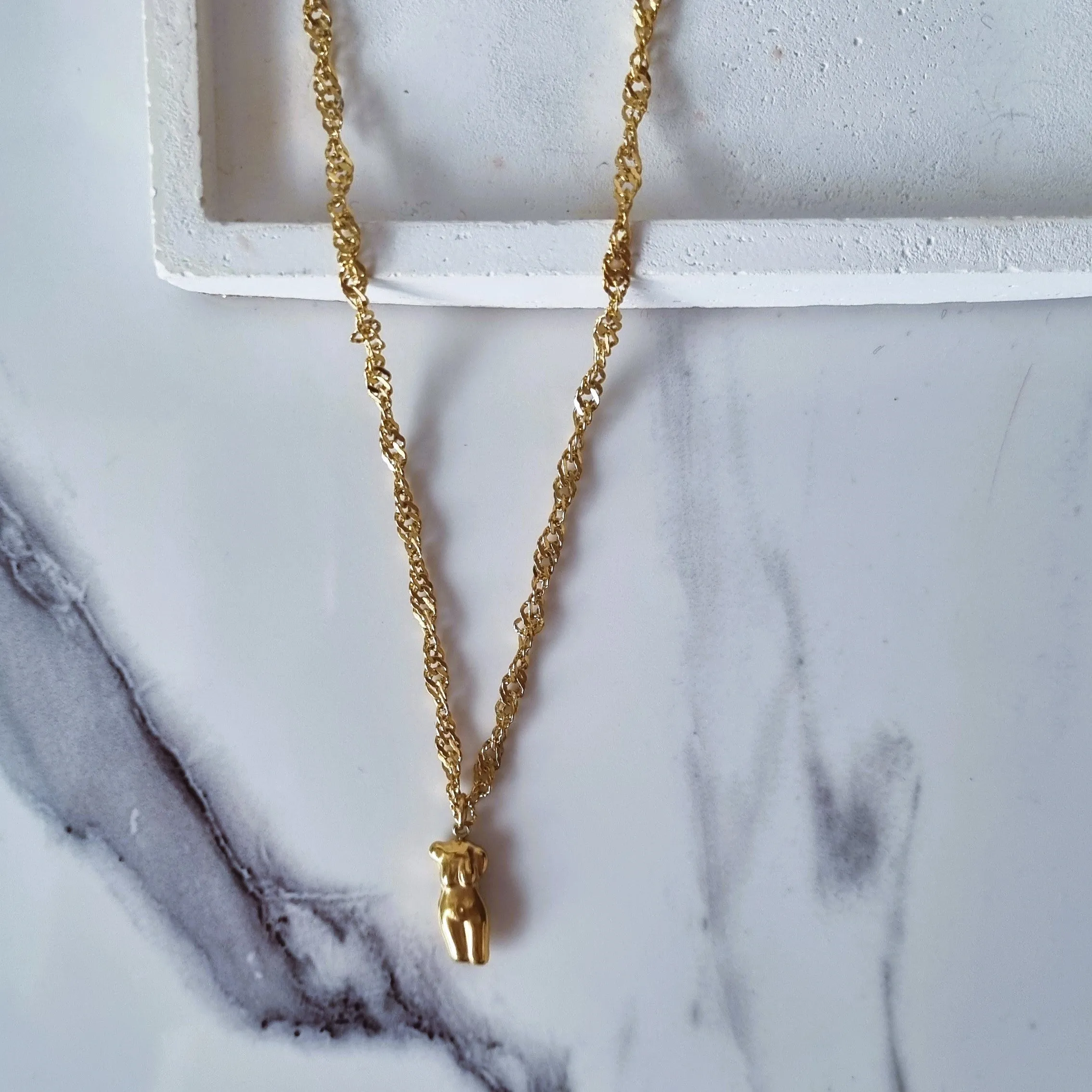 Gold body necklace