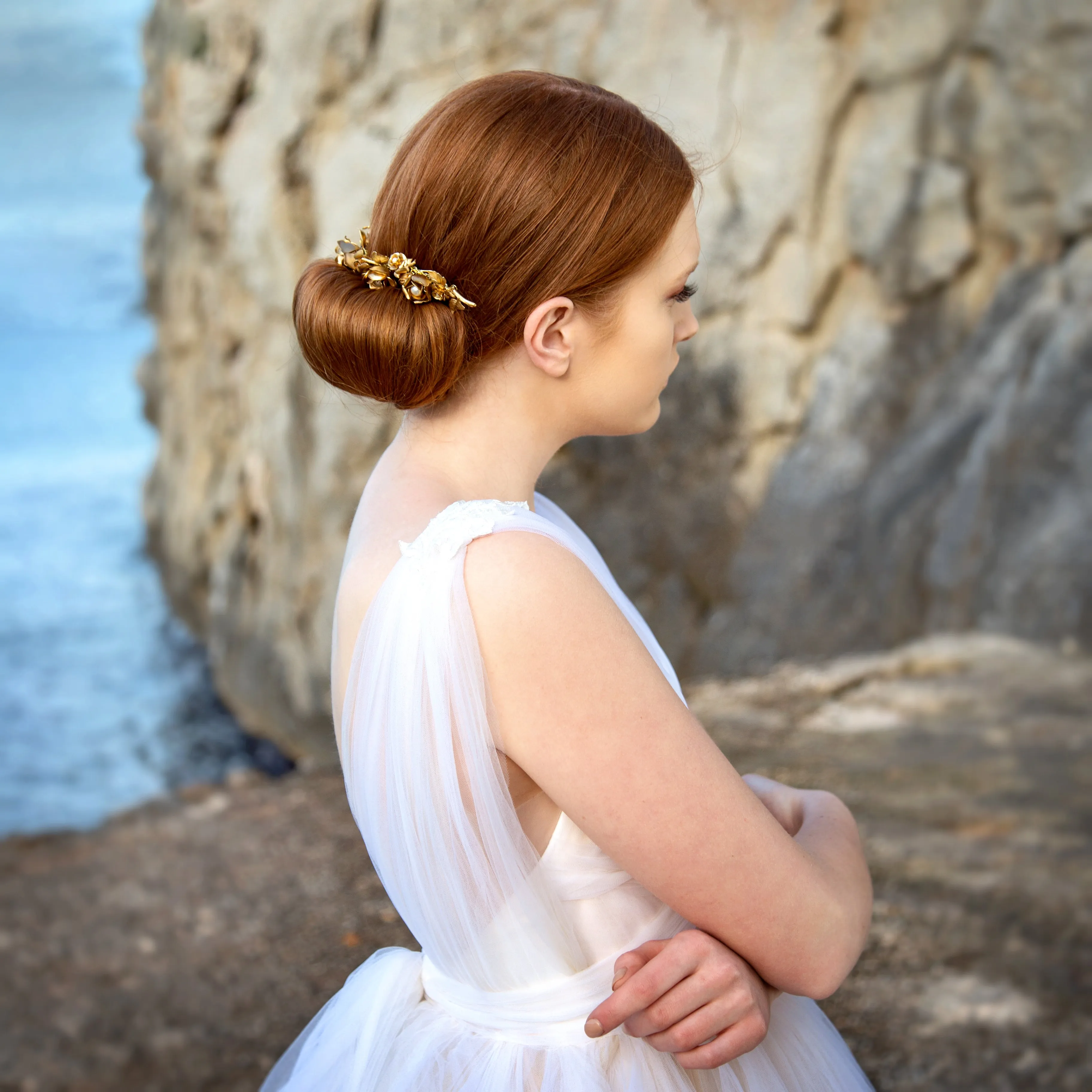 Gold flower hair comb, gilded roses hair vine - Roselle