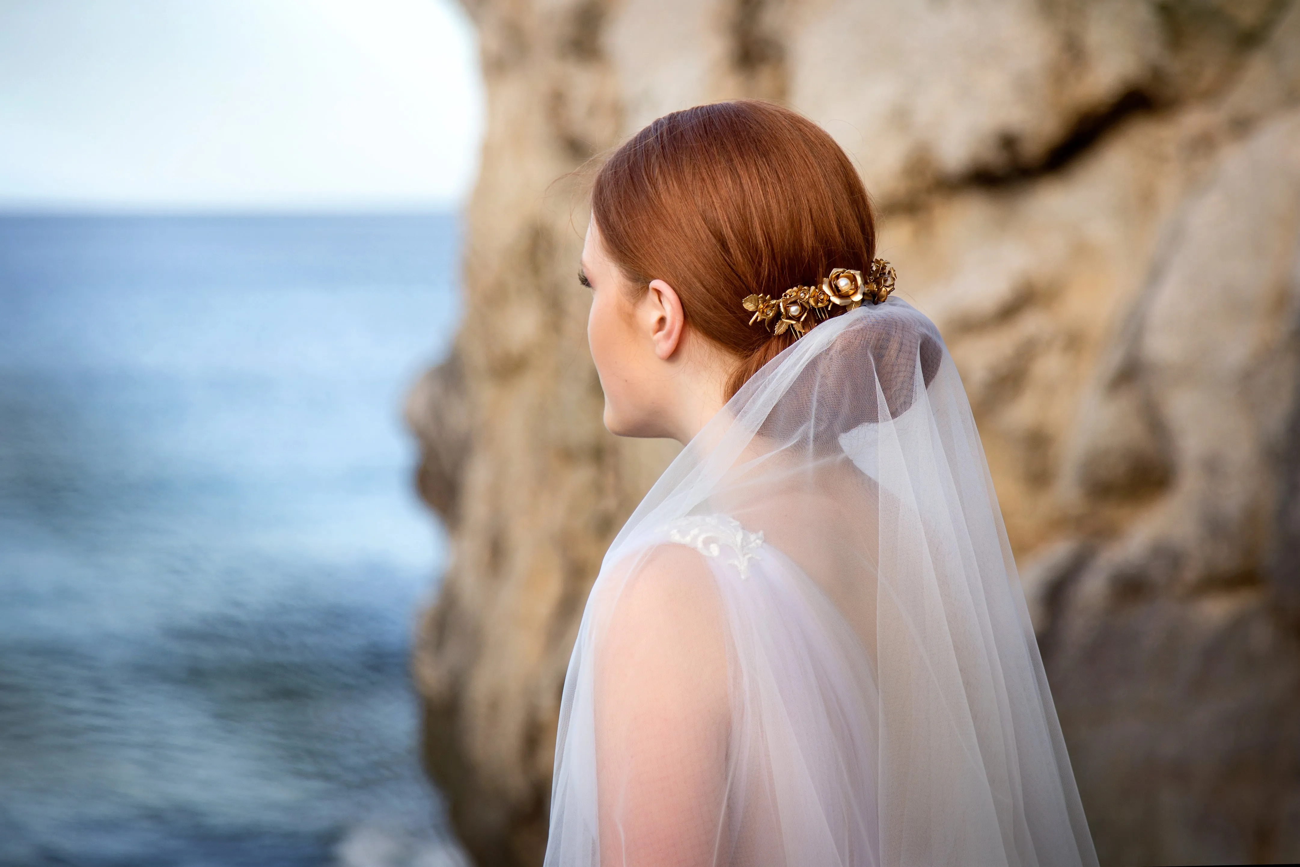 Gold flower hair comb, gilded roses hair vine - Roselle