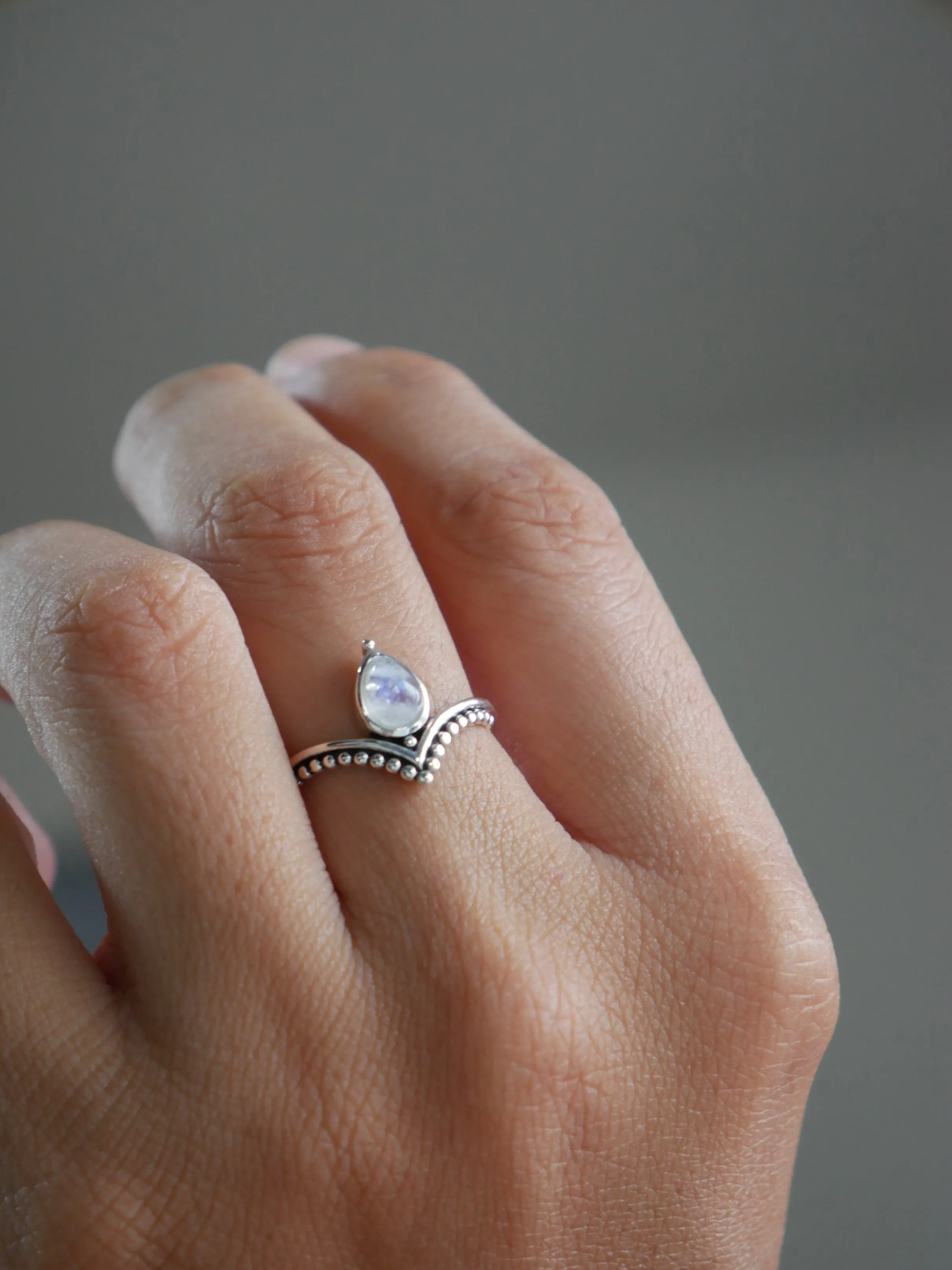 KESLEY Moonstone Ring 925 Sterling Silver Chevron Luxury Moonstone Dainty Gemstone June Birthstone Jewelry