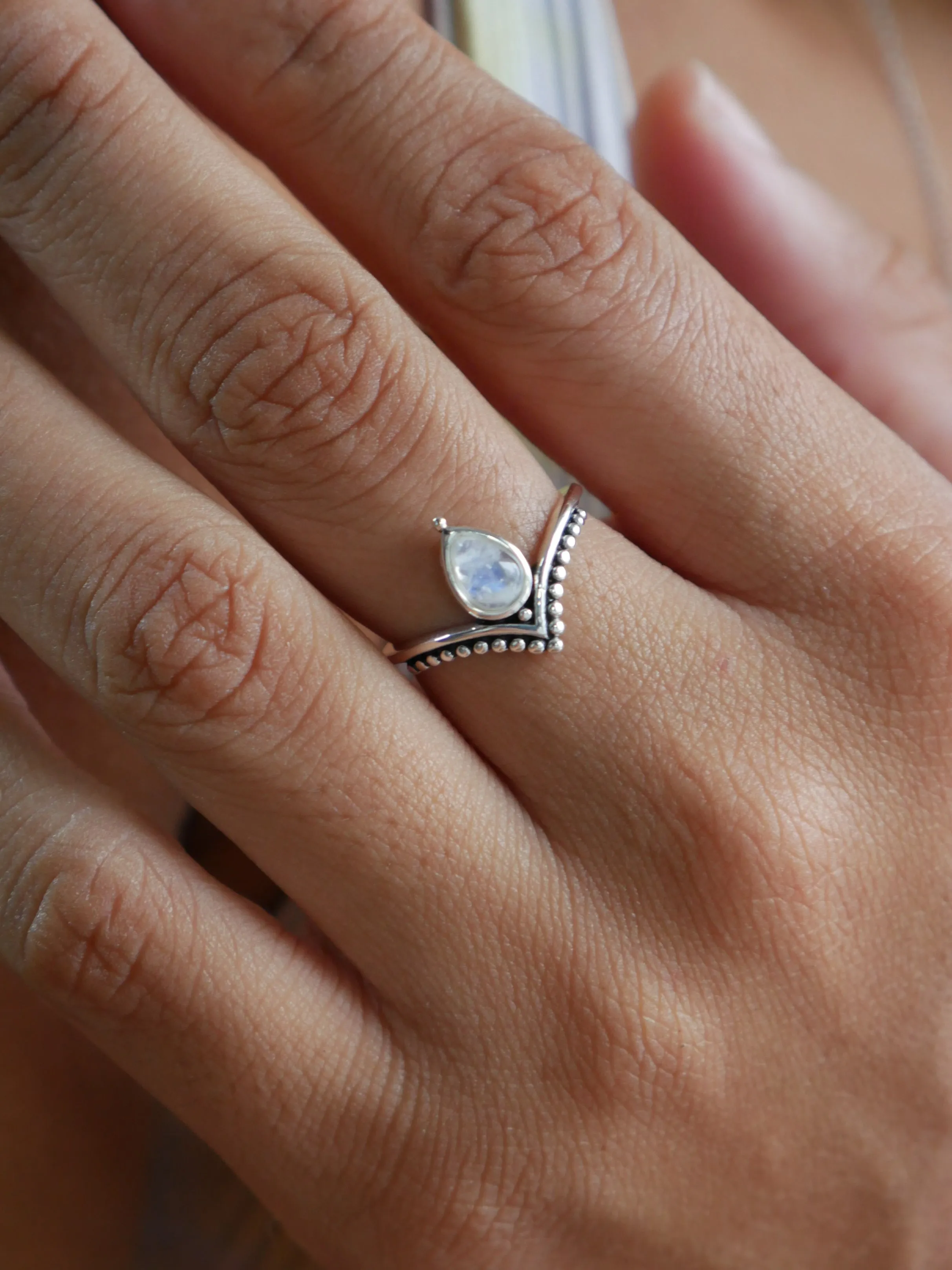KESLEY Moonstone Ring 925 Sterling Silver Chevron Luxury Moonstone Dainty Gemstone June Birthstone Jewelry