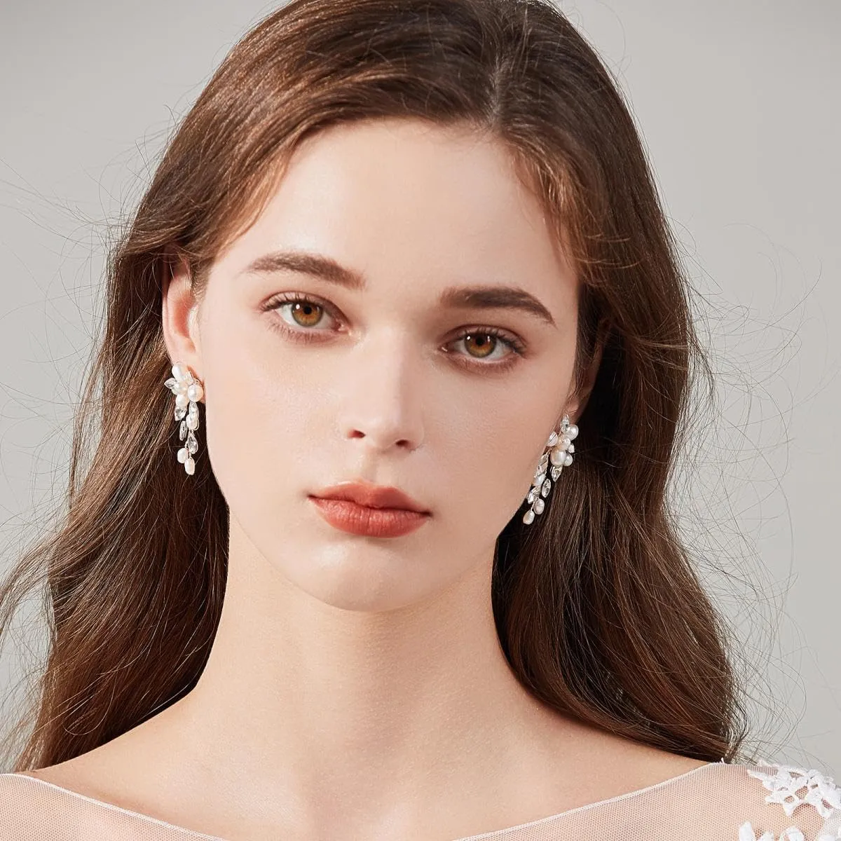 Soulshow Cultured Freshwater Pearl Earrings for Women Trendy Jewelry Handmade Resin Clay Flower Gold Bride Earrings Pearl Dangle Earrings Accessories